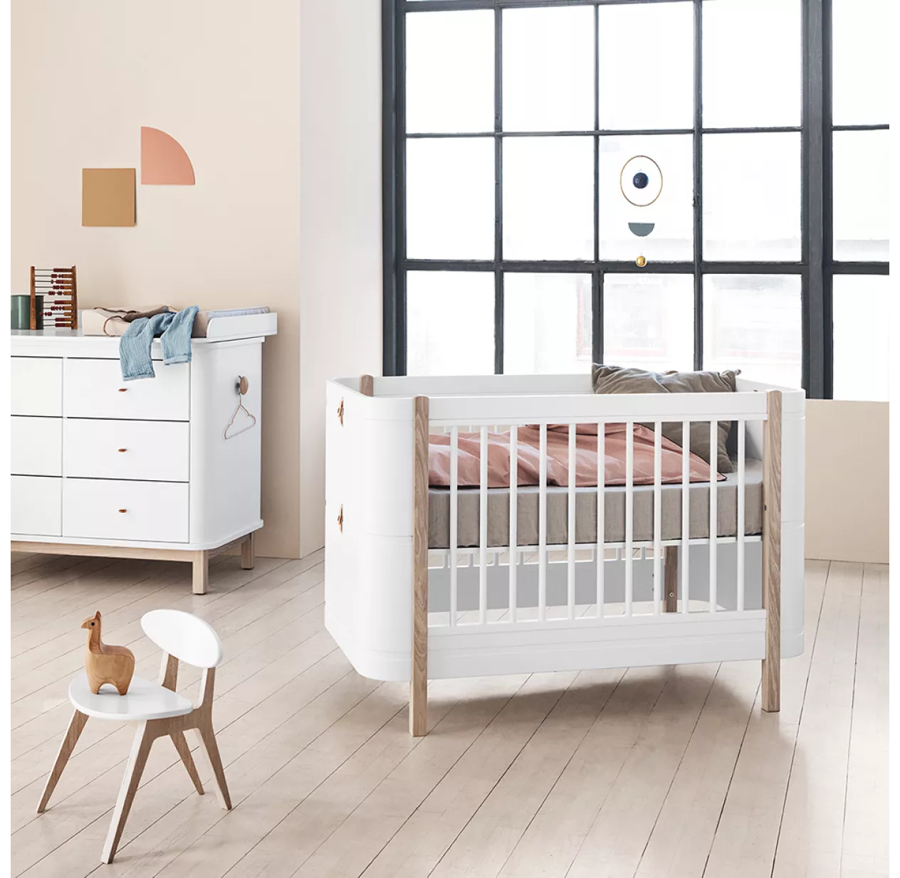 Lit Bébé évolutif 5 En 1 Mini+ Wood - Blanc/Chêne 12 Lit Bébé évolutif 5 En 1 Mini+ Wood - Blanc/Chêne – Image 10