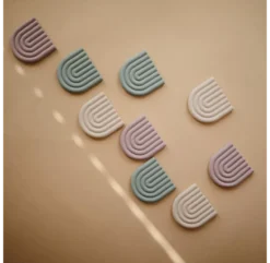 Mushie Jouet De Dentition Arc-en-Ciel - Sable -Enfant Fournitures Boutique anneau de dentition rainbow mushie sable 3 1264x1234