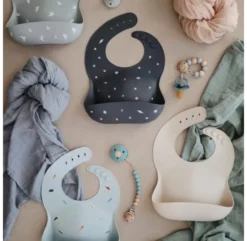 Mushie Bavoir En Silicone Planètes 9 Mushie Bavoir En Silicone Planètes -Enfant Fournitures Boutique bavoir mushie planetes marine 3 1264x1234