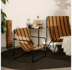 Ferm LIVING Chaise Lounge Desert - Noir/Stripe -Enfant Fournitures Boutique chaise lounge adulte desert stripe noir ferm living 2 1264x1234