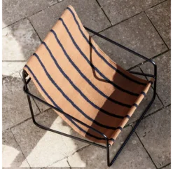 Ferm LIVING Chaise Lounge Desert - Noir/Stripe -Enfant Fournitures Boutique chaise lounge adulte desert stripe noir ferm living 4 1264x1234