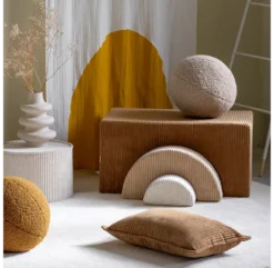 Trio De Poufs Rainbow En Velours Côtelé - Toffee -Enfant Fournitures Boutique ensemble de poufs rainbow toffee wigiwama 2 1264x1234