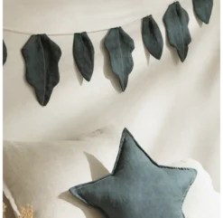 Guirlande Feuilles Lin Français - Green Blue -Enfant Fournitures Boutique guirlande leaf lin francais vert bleu nobodinoz 4 1264x1234