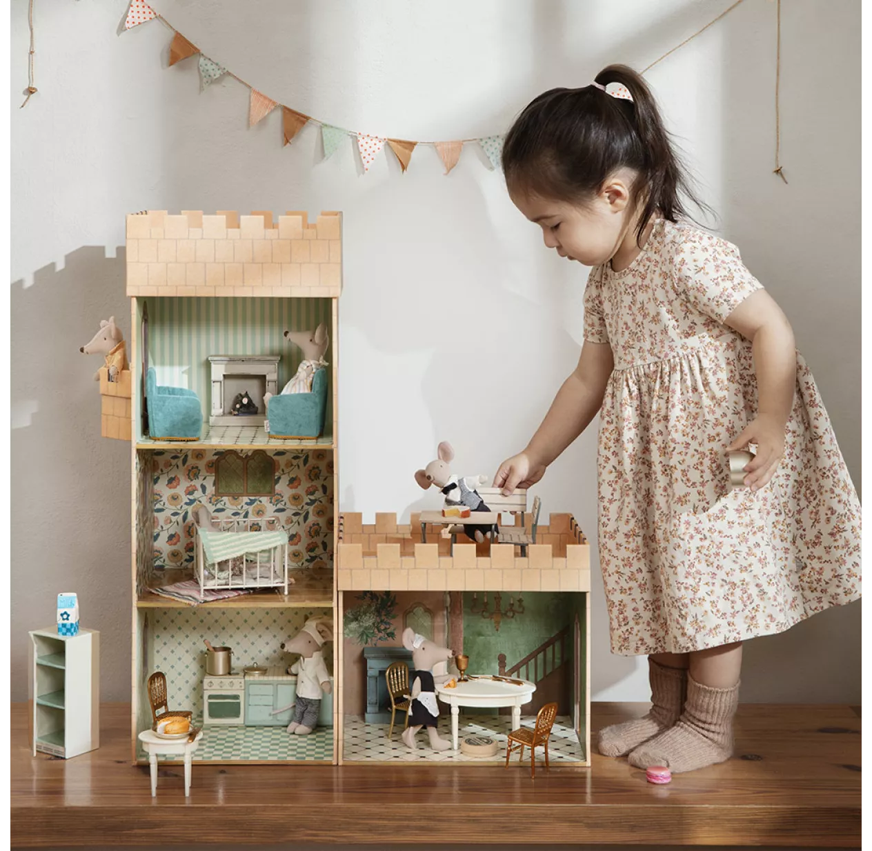 Maileg Château Hall Miniature 4 Maileg Château Hall Miniature – Image 2