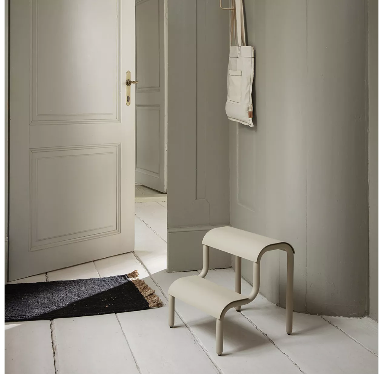 Ferm LIVING Tabouret Marche-pied Up Step - Cachemire 4 Ferm LIVING Tabouret Marche-pied Up Step - Cachemire – Image 2