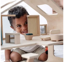 Plan Toys Salle à Manger Pour Maison De Poupée 7 Plan Toys Salle à Manger Pour Maison De Poupée -Enfant Fournitures Boutique mobilier de poupee salle a mangert en bois plan toys 3 1264x1234