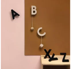 Patères Murales Alphabet ABC - Naturel 8 Patères Murales Alphabet ABC - Naturel -Enfant Fournitures Boutique pateres alphabet abc rock and pebble naturel 3 1264x1234
