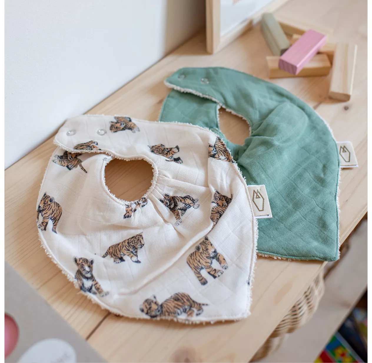 Set De 2 Bavoirs Bandana MAEL Tigre 4 Set De 2 Bavoirs Bandana MAEL Tigre – Image 2