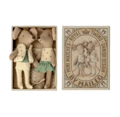 Maileg Petite Soeur Et Petit Frère Royaux Dans Leur Boîte -Enfant Fournitures Boutique set de 2 petits frere et soeur royal maileg 3 1264x1234