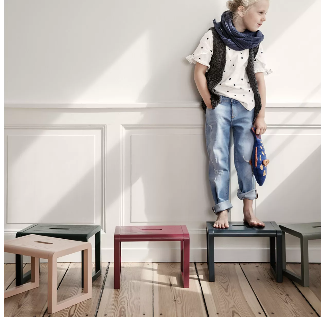 Ferm LIVING Tabouret Little Architect - Marine 4 Ferm LIVING Tabouret Little Architect - Marine – Image 2
