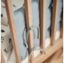 Leander Tour De Lit Linea Et Luna - Bleu Clair -Enfant Fournitures Boutique tour de lit linea luna leander bleu clair 4 1264x1234