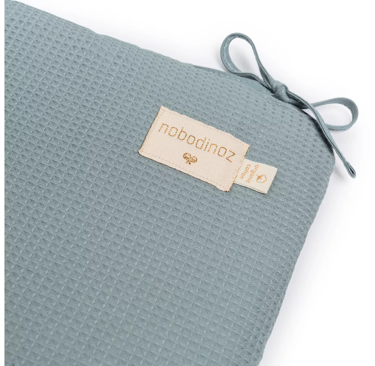 Tour De Lit Bébé Nest Nid D'abeille Elements - Bleu Stone 4 Tour De Lit Bébé Nest Nid D'abeille Elements - Bleu Stone – Image 2